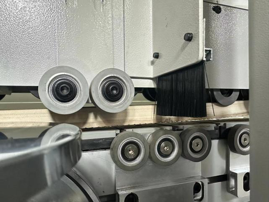 Machine à bandes automatique à grande vitesse pour les bords lourds